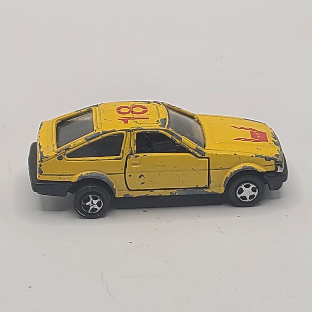104p  CF 306 Hong Kong Toyota Corolla Levin #18 Yellow 1/61  Tomica